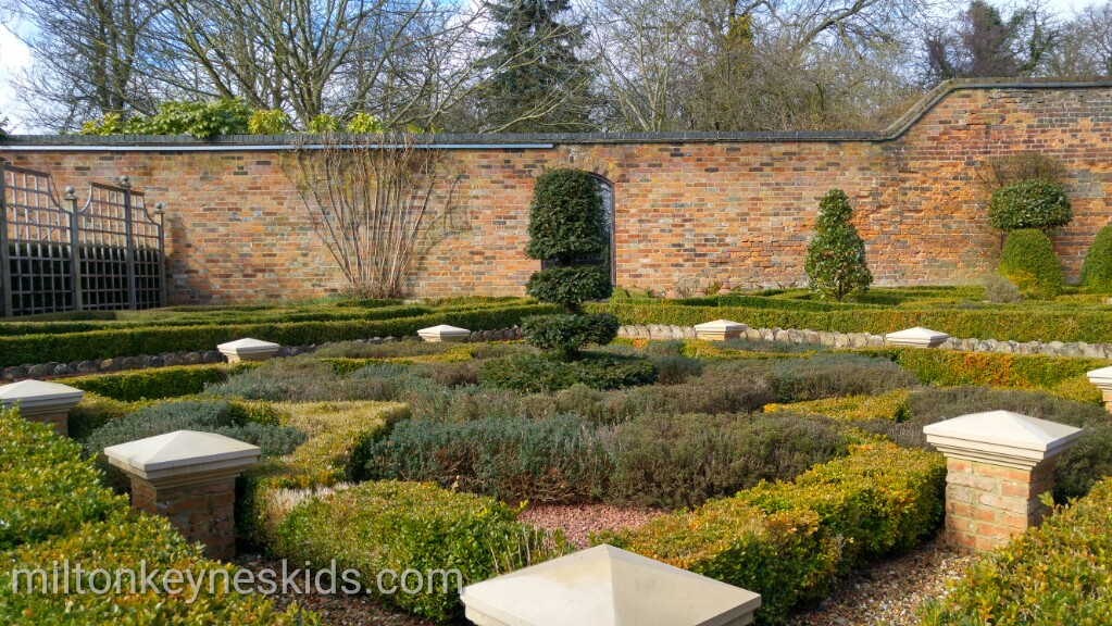 gardens at Stockwood Discovery Centre
