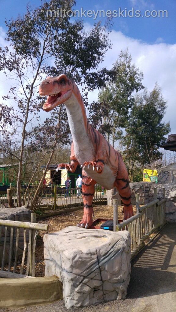 animatronic dinosaurs at Gulliver's dinosaur and farm park