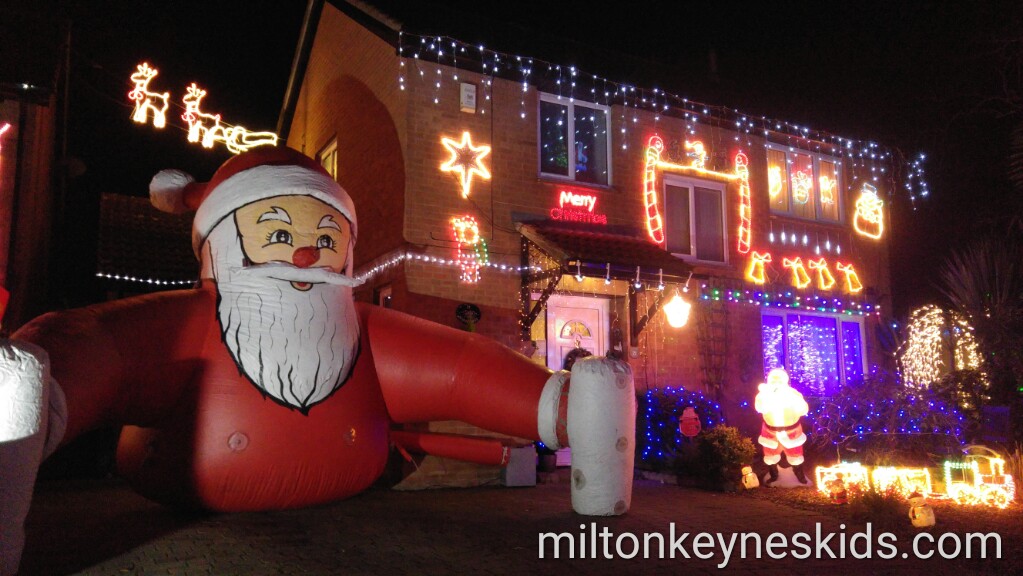 The best Christmas street in the country? Summerhayes in Milton Keynes 2016