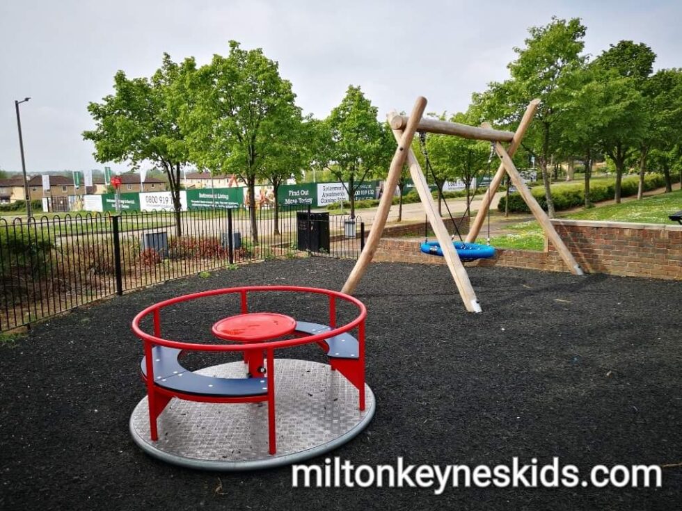 Hindhead Knoll play area, Walnut Tree review Milton Keynes Kids